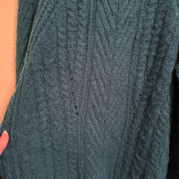 Forever 21 Contemporary Cable Knit Sweater - Picture 5 of 11